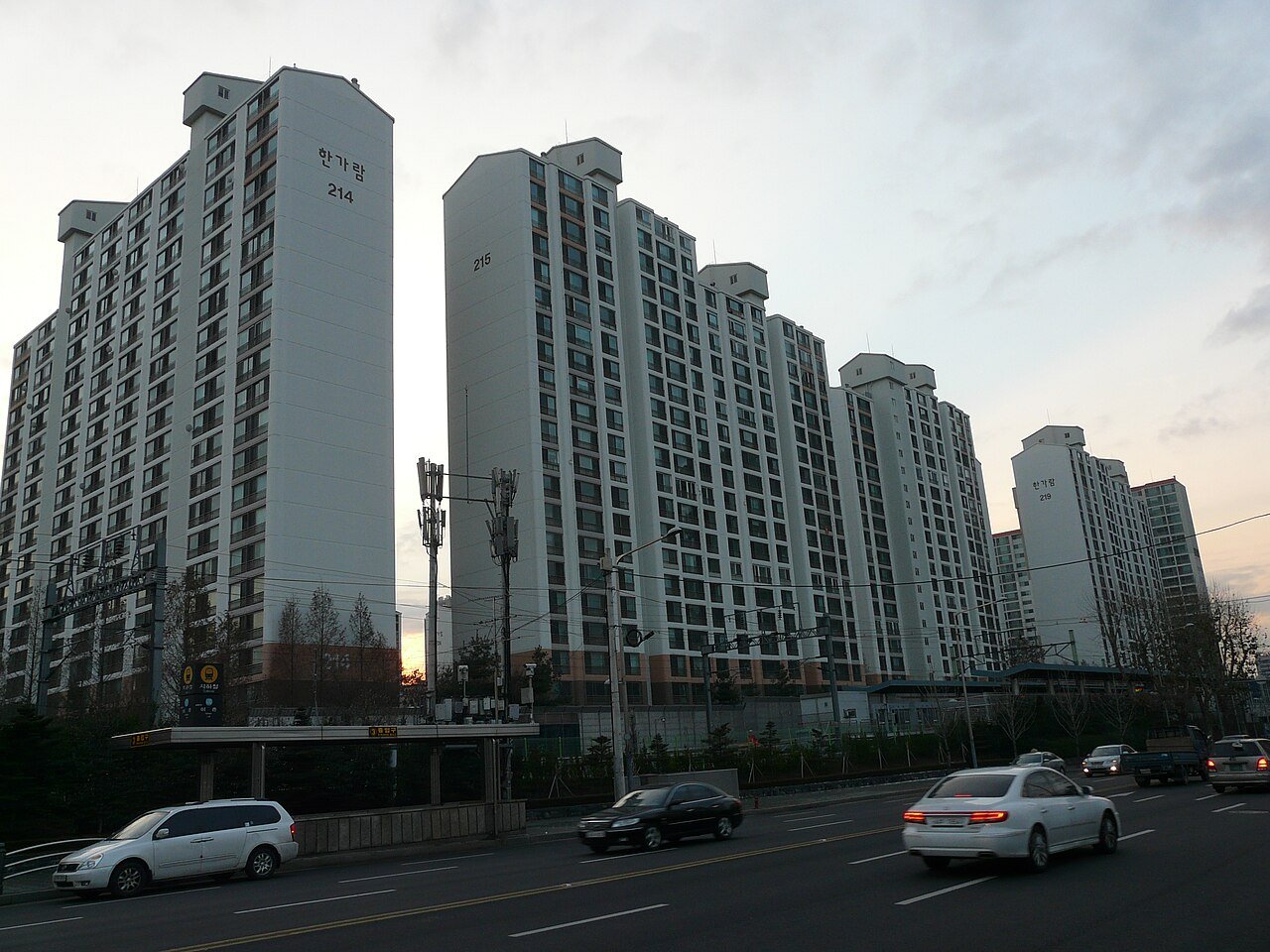 겨울 저녁 서울의 아파트 단지 풍경